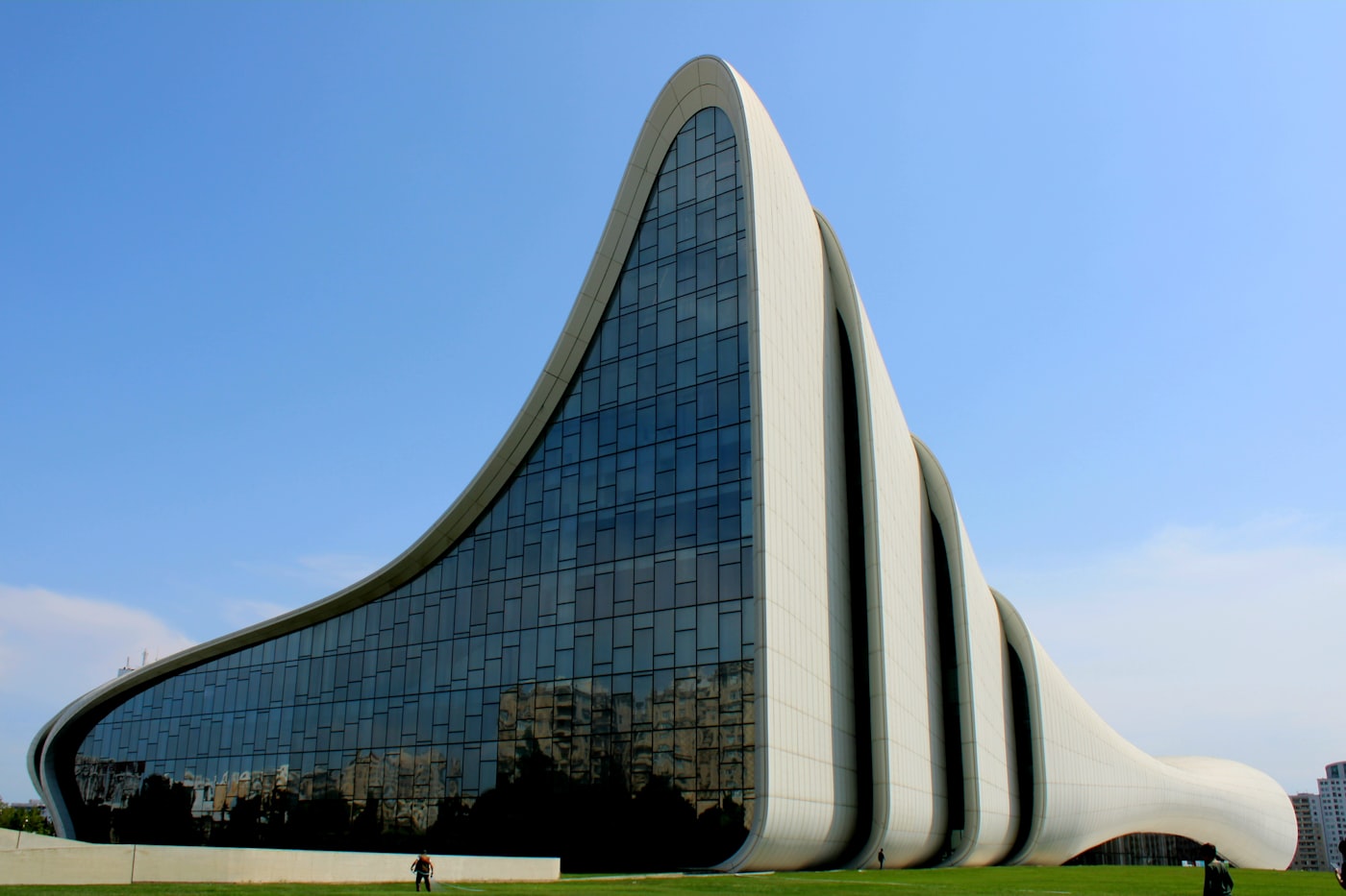 Flowing parametric architectural curves